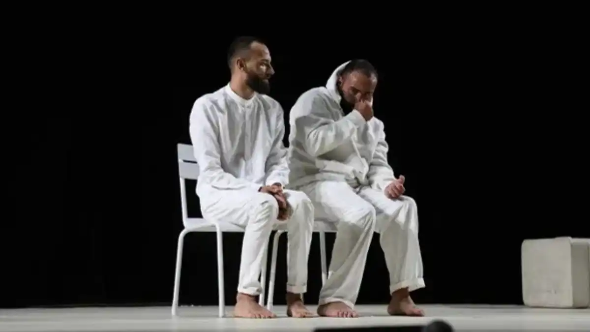 مسرحية  11:14