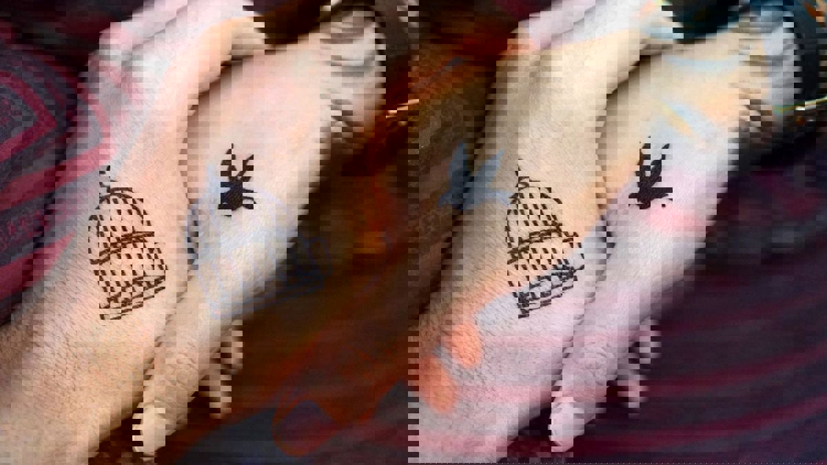 الأزهر يحسم الجدل حول "تحريم التاتو" والاستثناءات