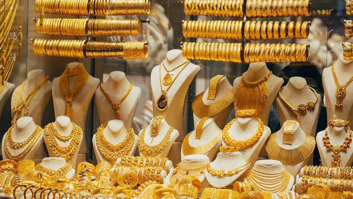 الذهب يستقر قرب أعلى مستوياته في أسبوع مع توترات سياسية