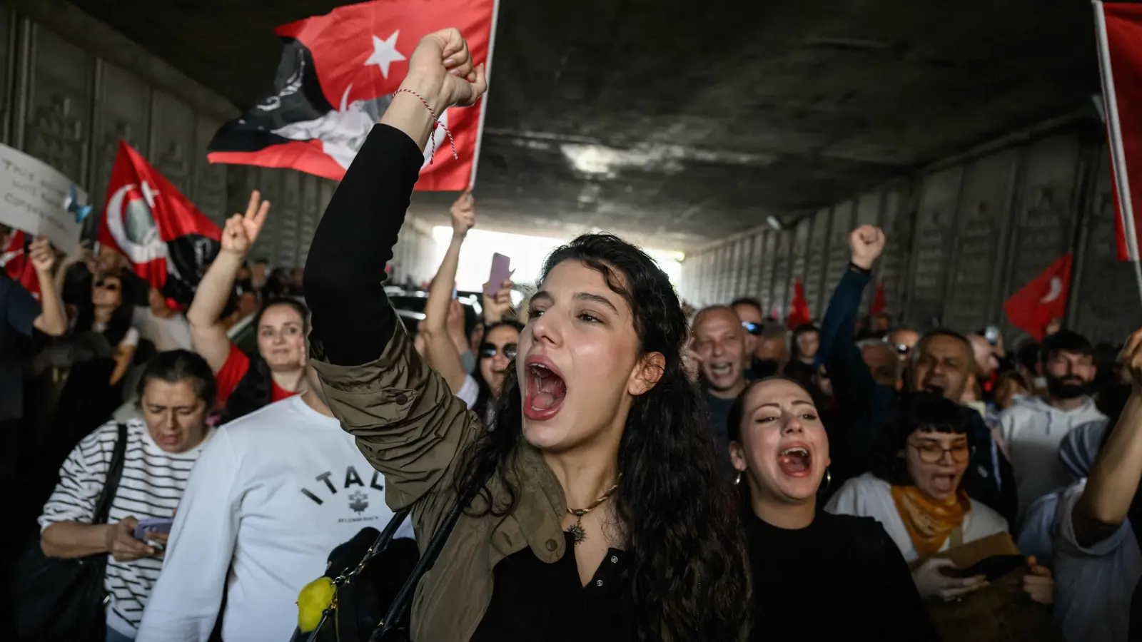 تركيا.. توقيف 5 رؤساء بلديات من حزب الشعب الجمهوري