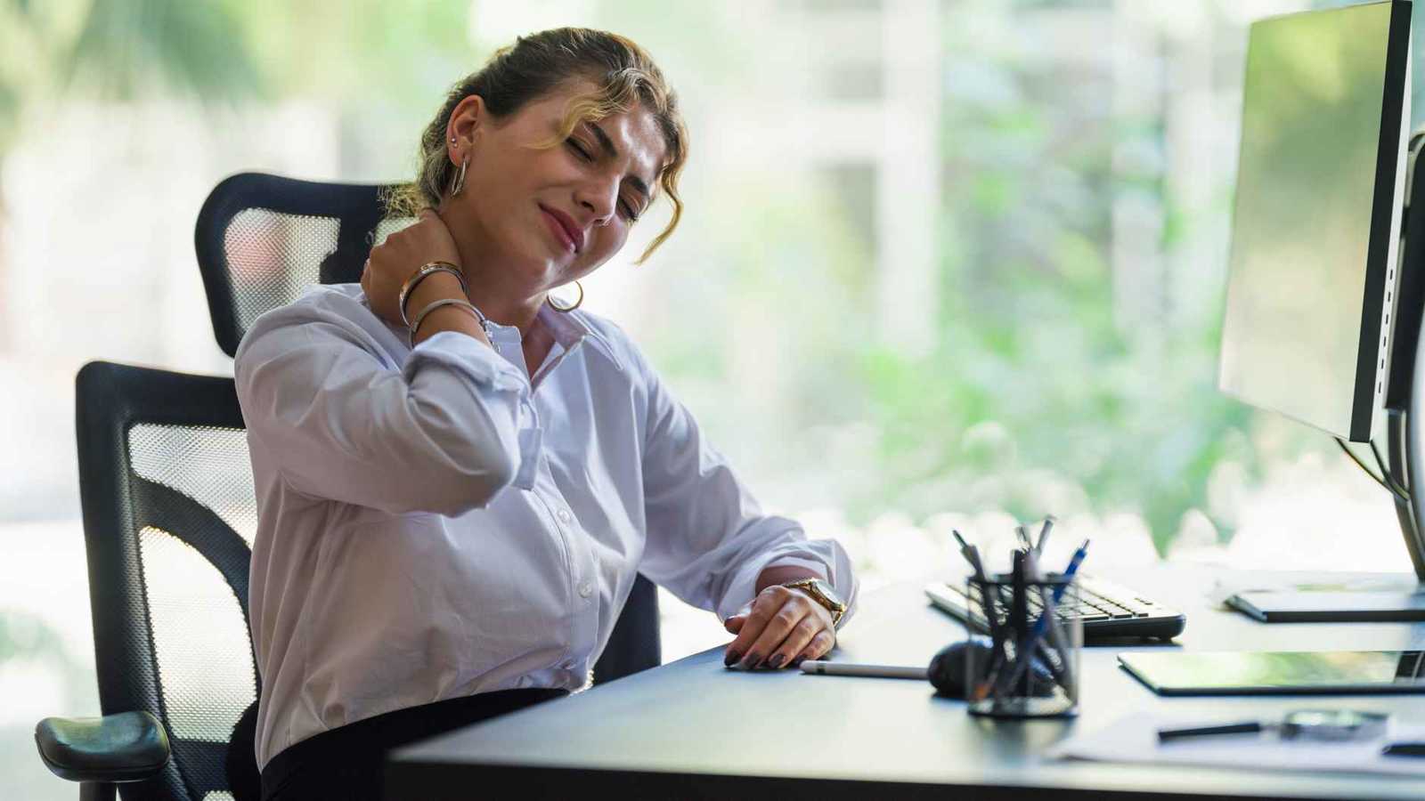 دون أدوية.. حيل بسيطة تخلصك من آلام الرقبة