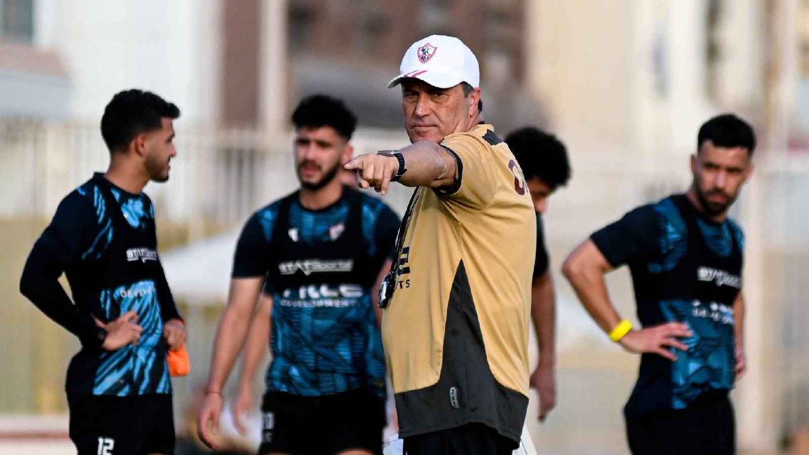 لماذا تراجع الزمالك عن إقالة بيسيرو؟