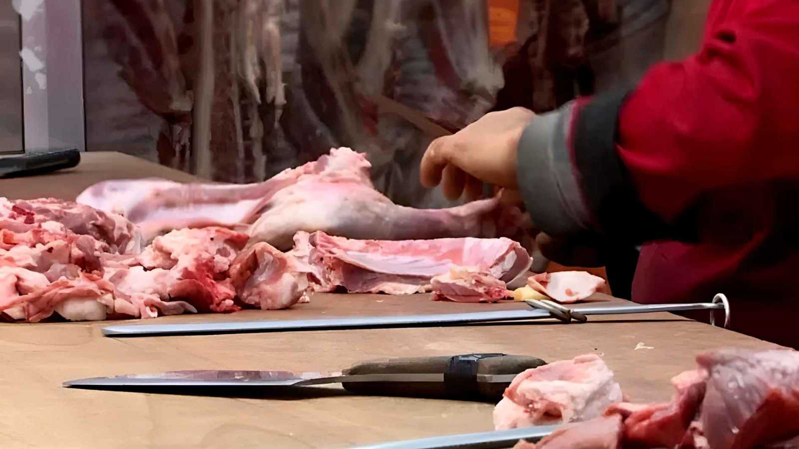 معدة للاستهلاك.. ضبط كمية ضخمة من اللحوم والدواجن الفاسدة في مصر