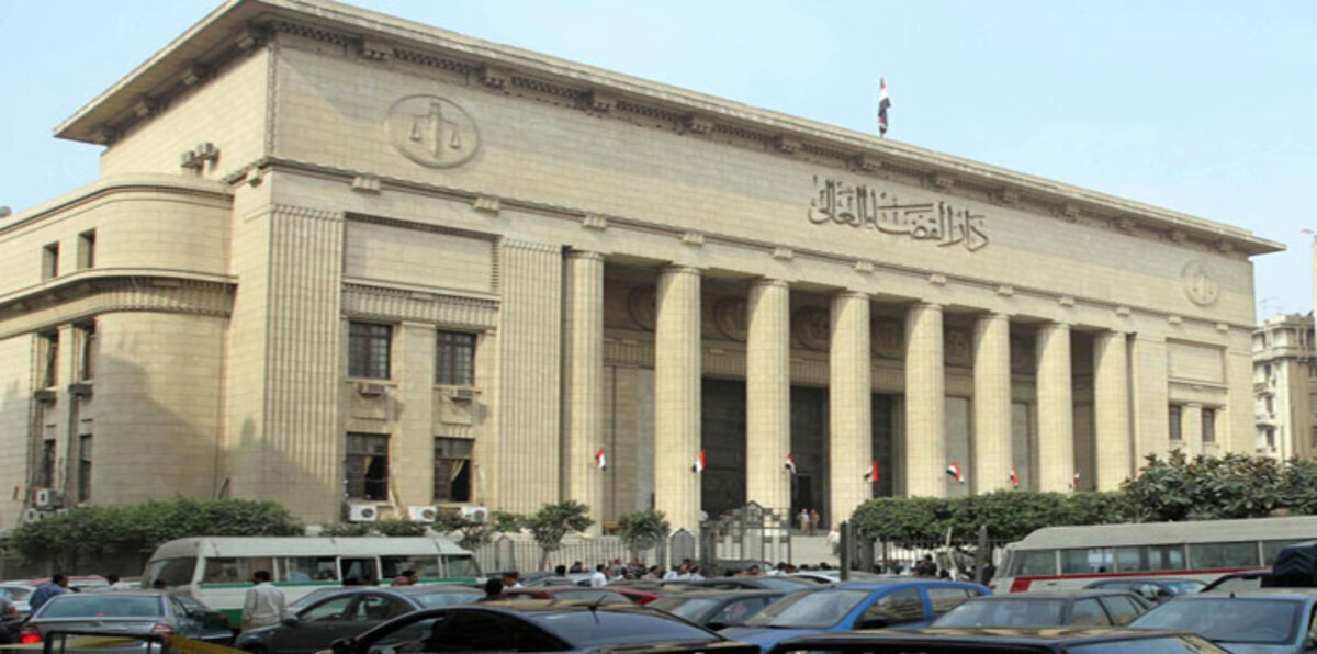 حكم بسجن محامٍ مصري وحرمانه من مواقع التواصل الاجتماعي