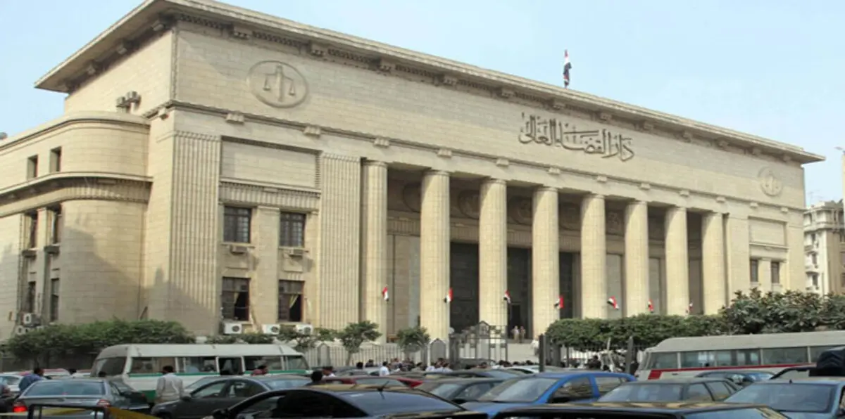 حكم بسجن محامٍ مصري وحرمانه من مواقع التواصل الاجتماعي