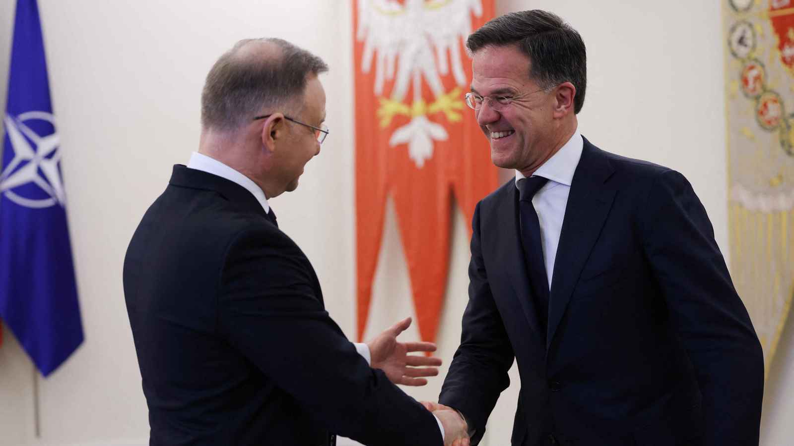 حلف الناتو يتوعد روسيا بـ "رد ساحق" إذا هاجمت بولندا