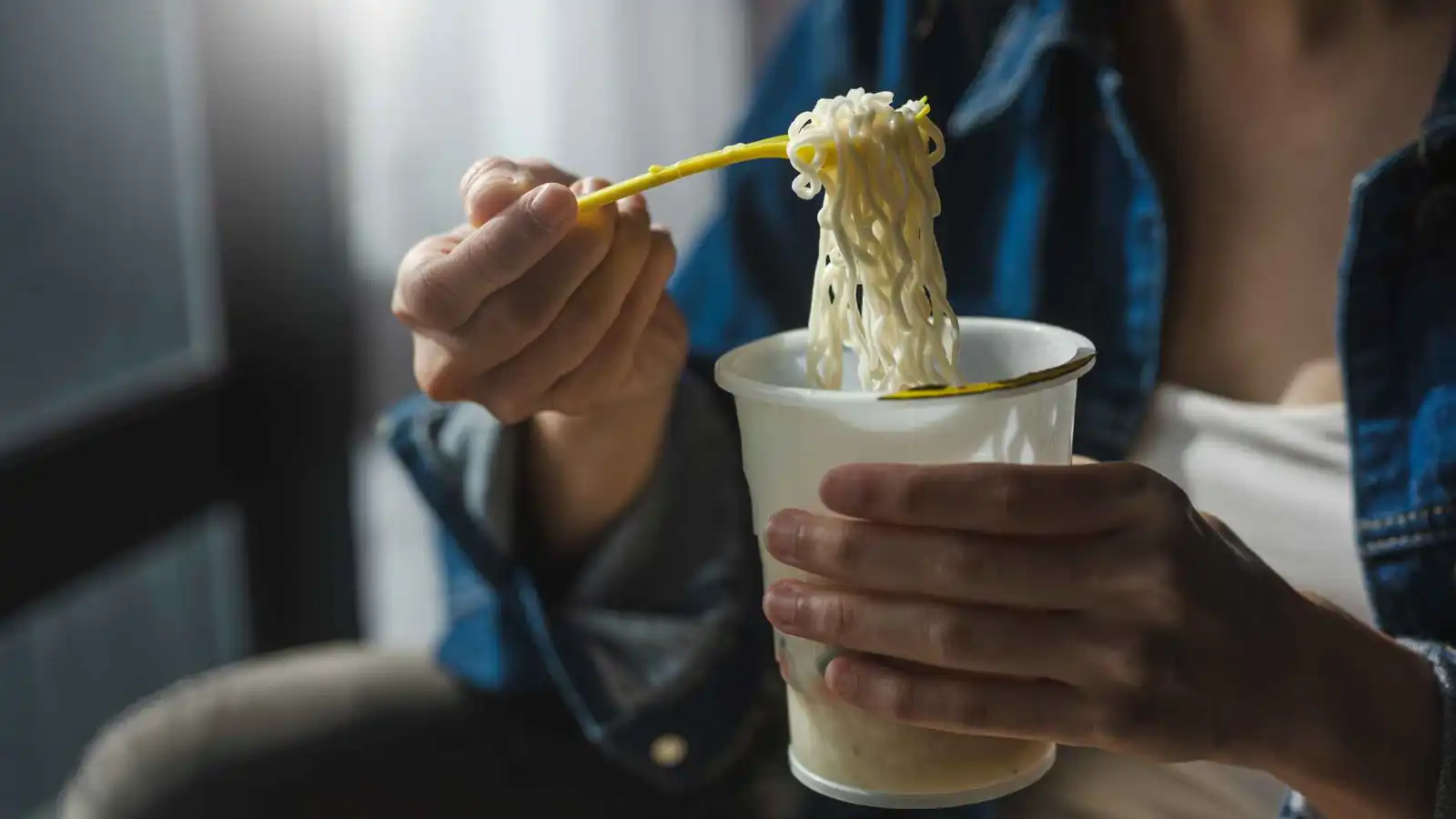 لماذا يحذر الأطباء من الإفراط في تناول "النودلز"؟