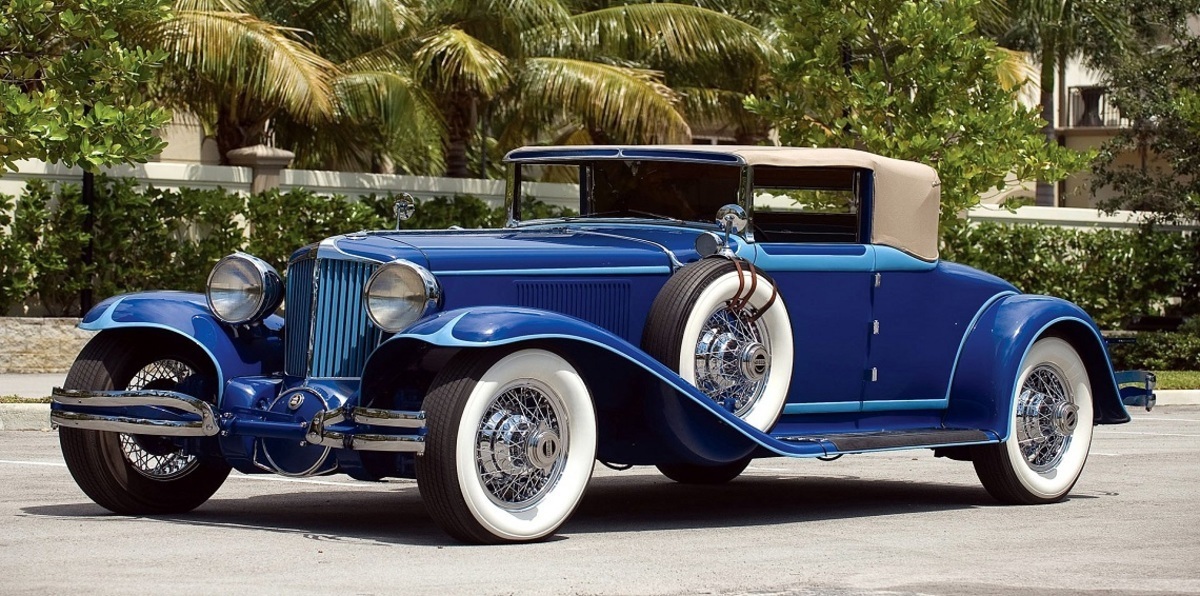 بقيمة 40 مليون جنيه إسترليني.. بريطاني يمتلك أكبر أسطول من السيارات الكلاسيكية (صور)