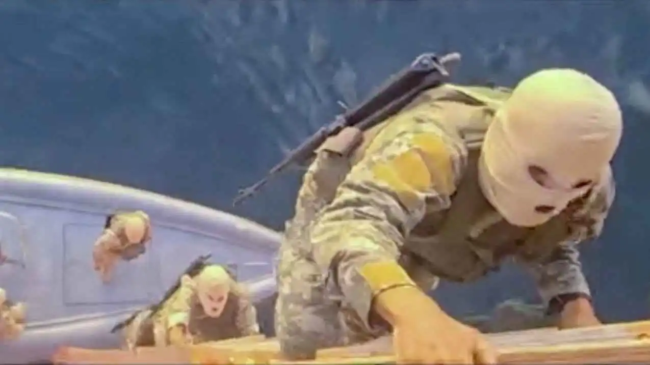 الحرس الثوري يحتجز سفينة للاشتباه بتعاونها مع الجيش الأمريكي