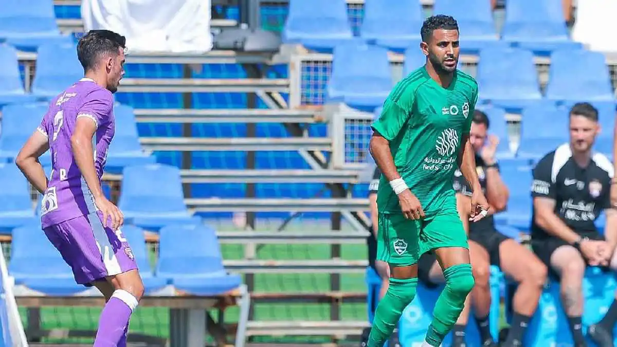 رد حاسم من رياض محرز على صورة "الكرش" (شاهد)