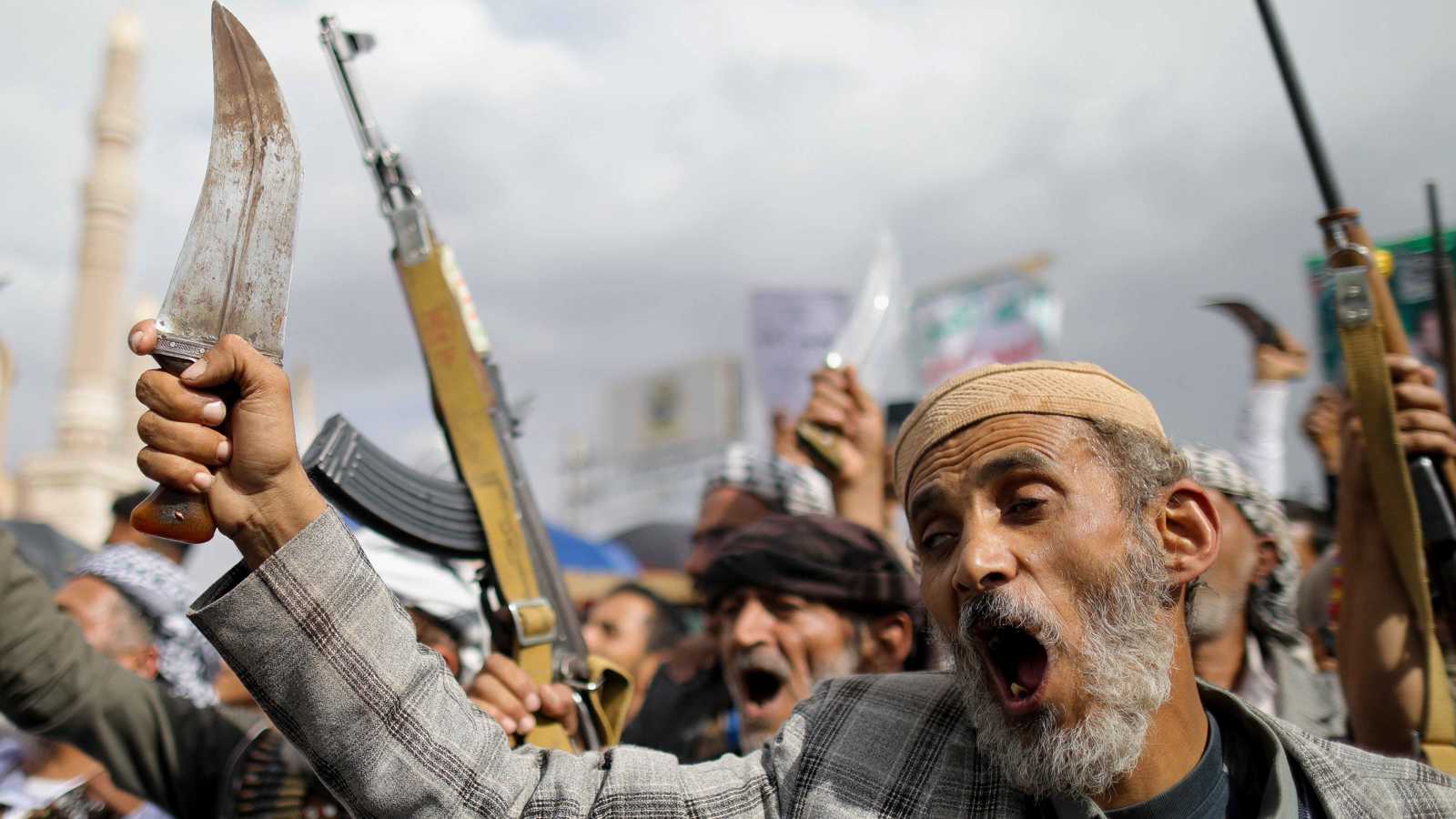 عناصر الحوثي تعذب يمنياً حتى الموت في ذمار (فيديو)