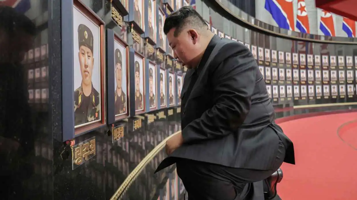 زعيم كوريا الشمالية يكرم جنوداً قاتلوا لصالح روسيا