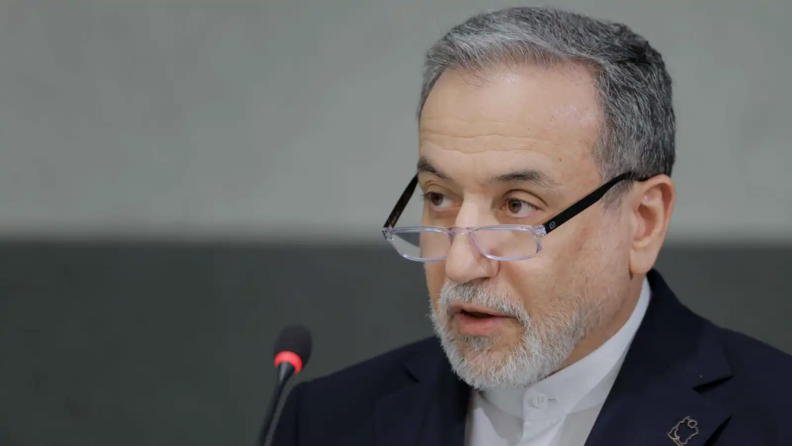 بـ"أسلوب البازار".. عراقجي يسعى لاستعادة دوره في صناعة اتفاق نووي