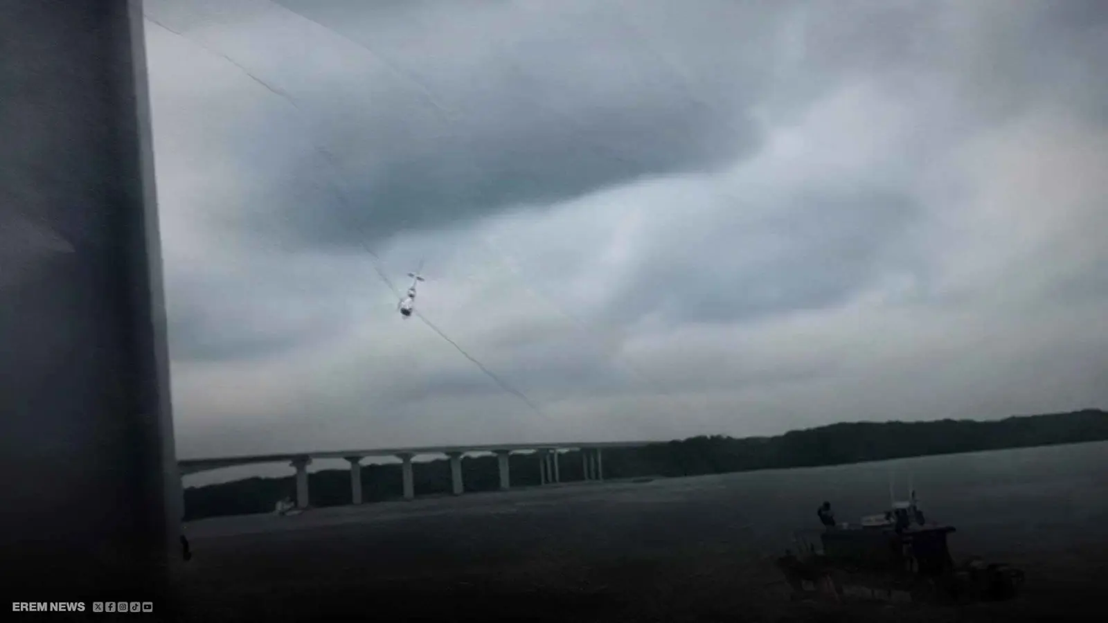 سقوط مروع لطائرة مروحية