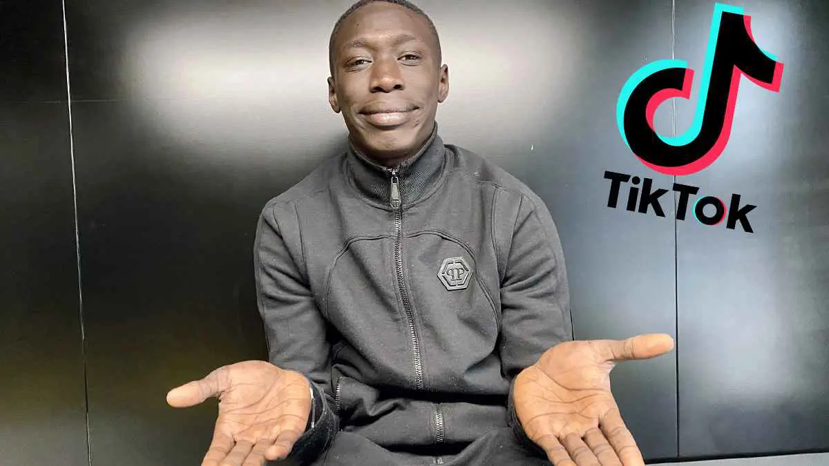 الهجرة توقف "كابي لاميه" لفترة قصيرة في أمريكا.. هل عرفتموه؟