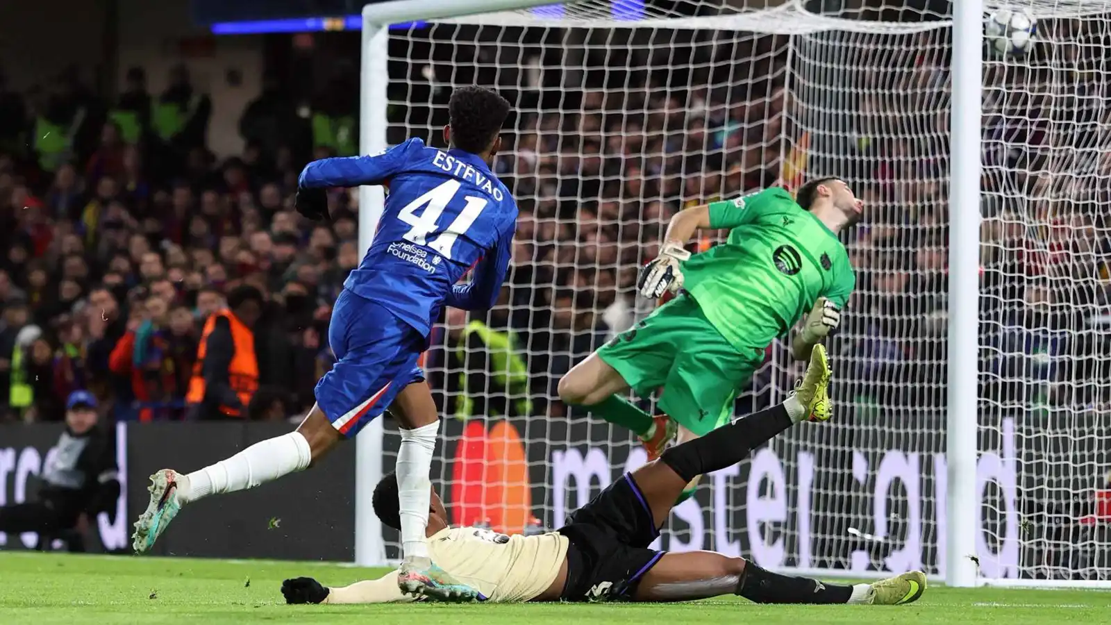 كارثة ريال مدريد.. كيف ترك إستيفاو للتعاقد مع إندريك؟