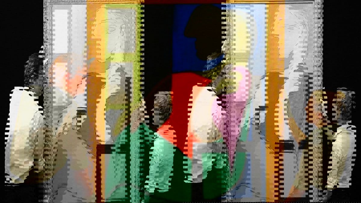 "المرأة الجالسة قرب النافذة" تباع بـ103 ملايين دولار خلال مزاد في نيويورك