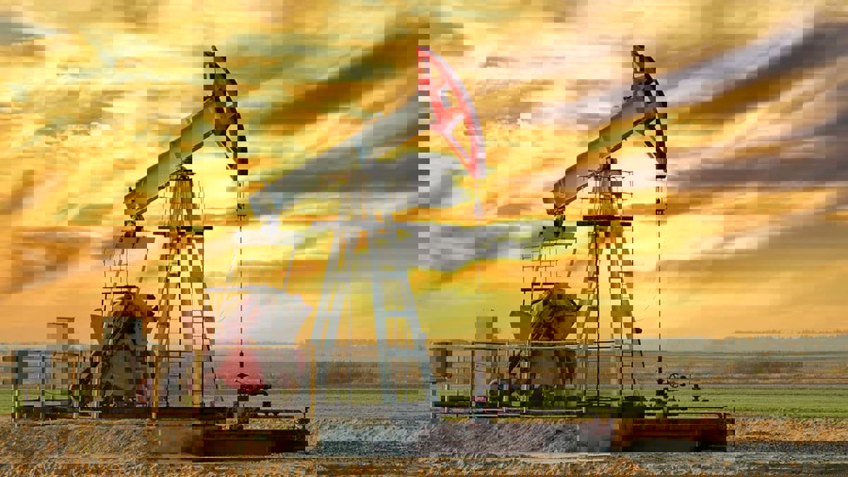 النفط يغلق مرتفعا بفعل تعليقات بشأن الرد الأمريكي على اتفاق إيران النووي