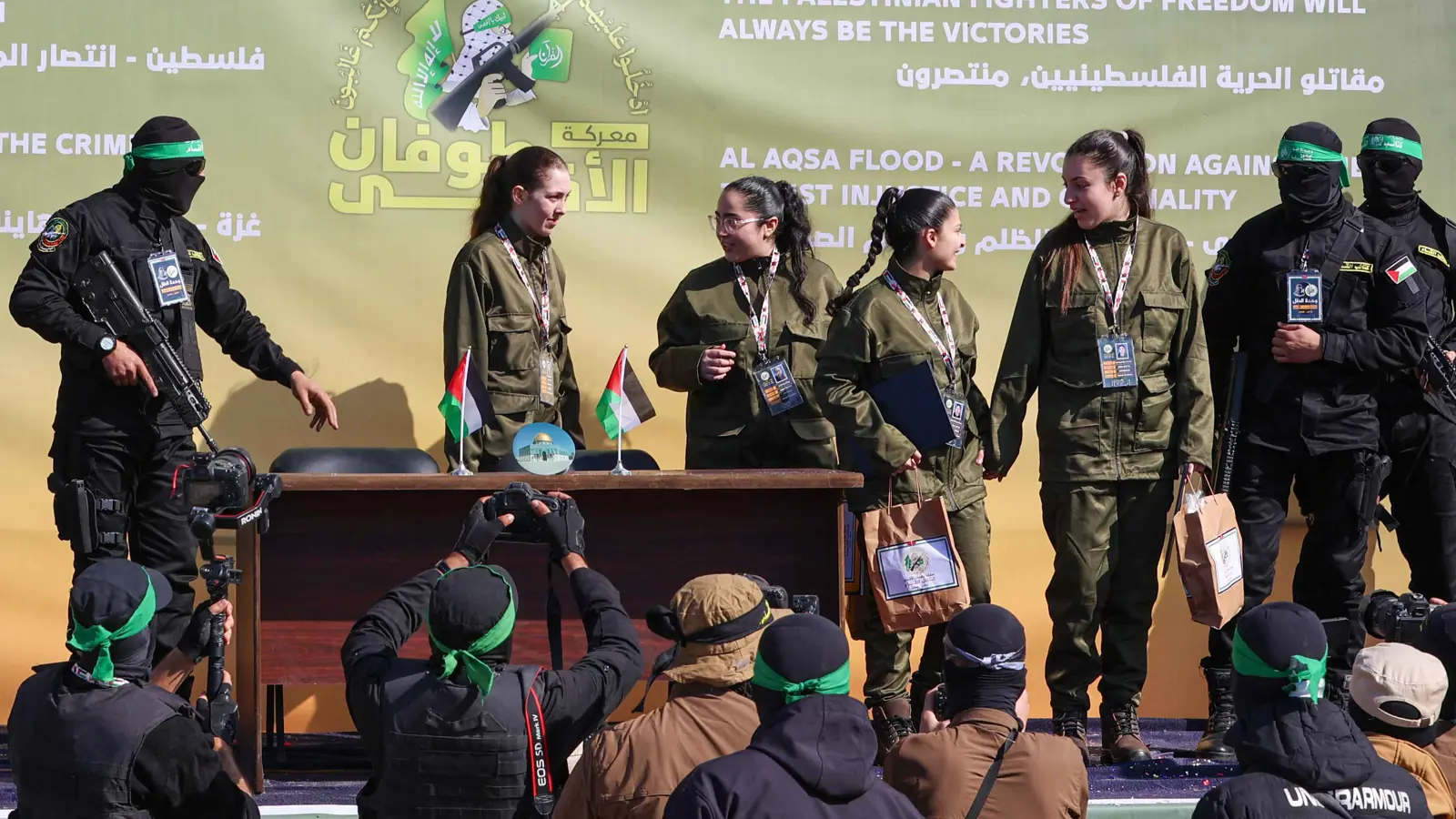 "حماس" تعتزم الإفراج عن 3 أسرى إسرائيليين غداً.. من هم؟