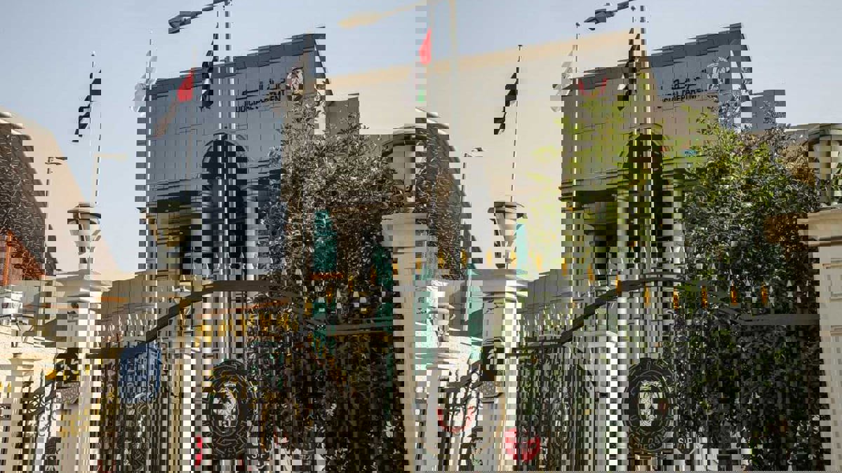 محكمة إماراتية تعاقب شابا استغل زميلته في العمل