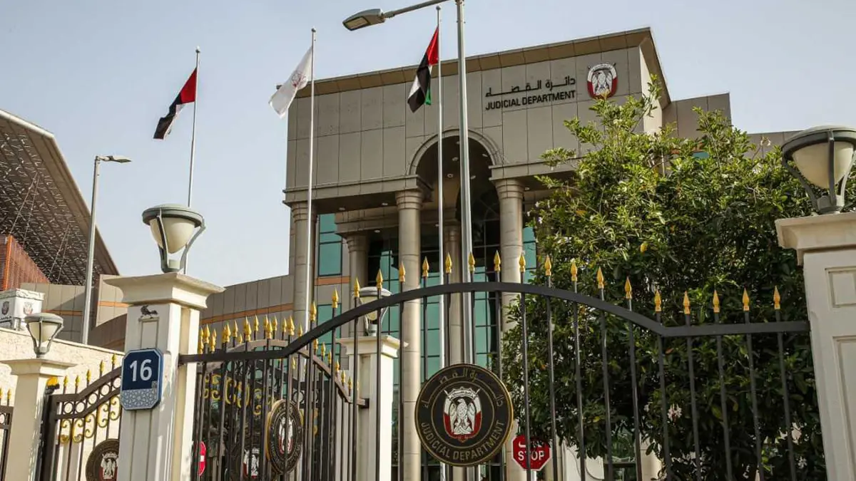 محكمة إماراتية تعاقب شابا استغل زميلته في العمل