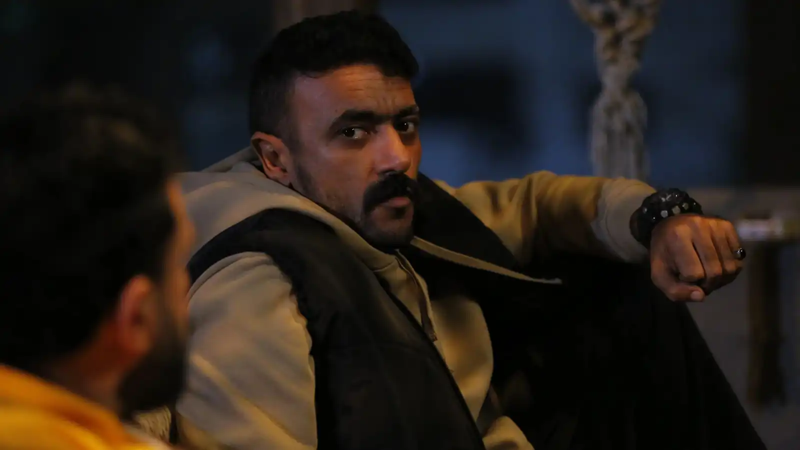 "اللي يتضايق يتضايق".. أحمد العوضي يعلن موعد زواجه