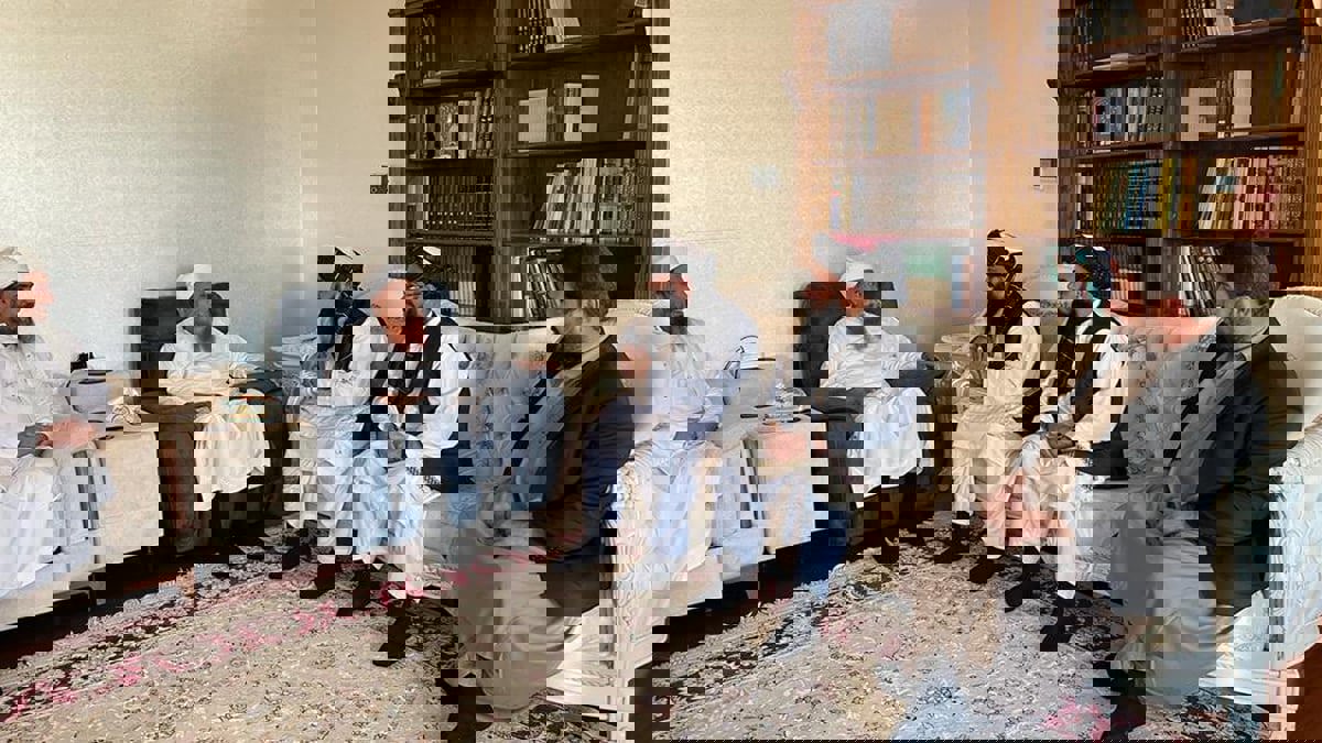 لقاء الزنداني بوفد رسمي من طالبان يثير لغطًا يمنيًا

