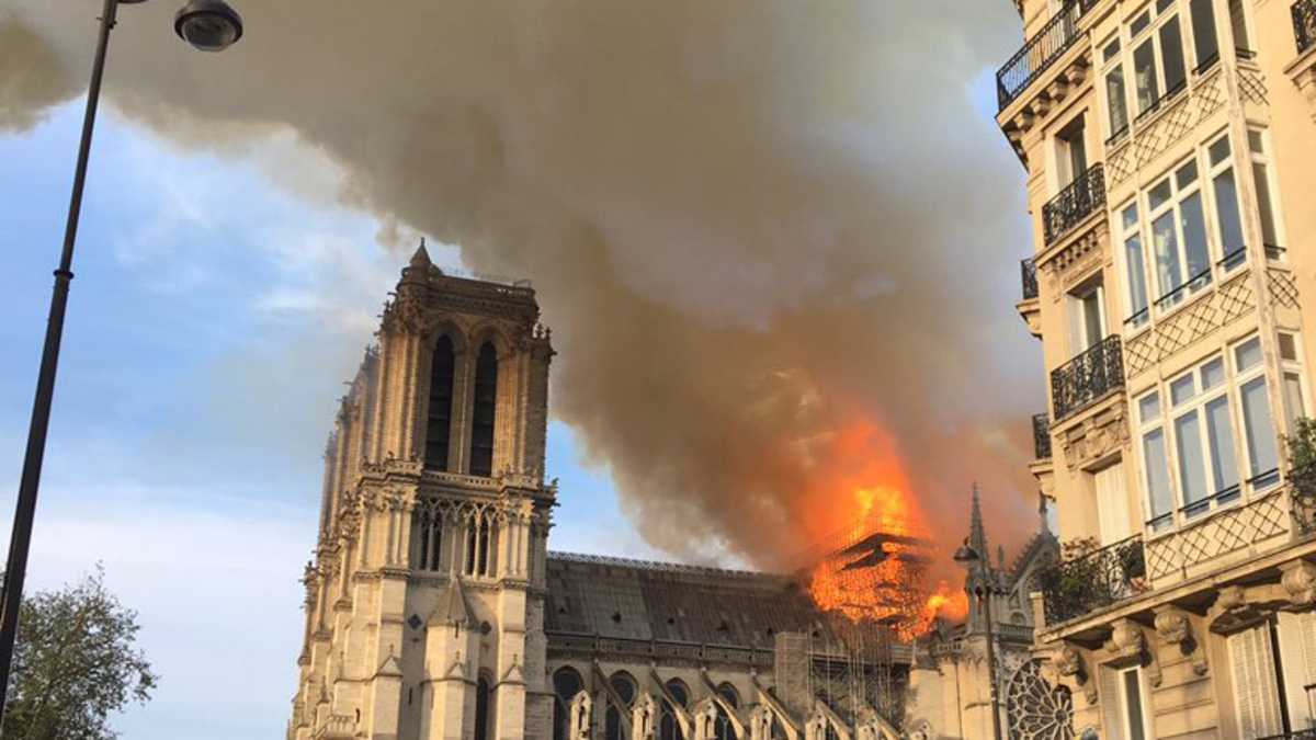حريق يلتهم كاتدرائية نوتردام في باريس 