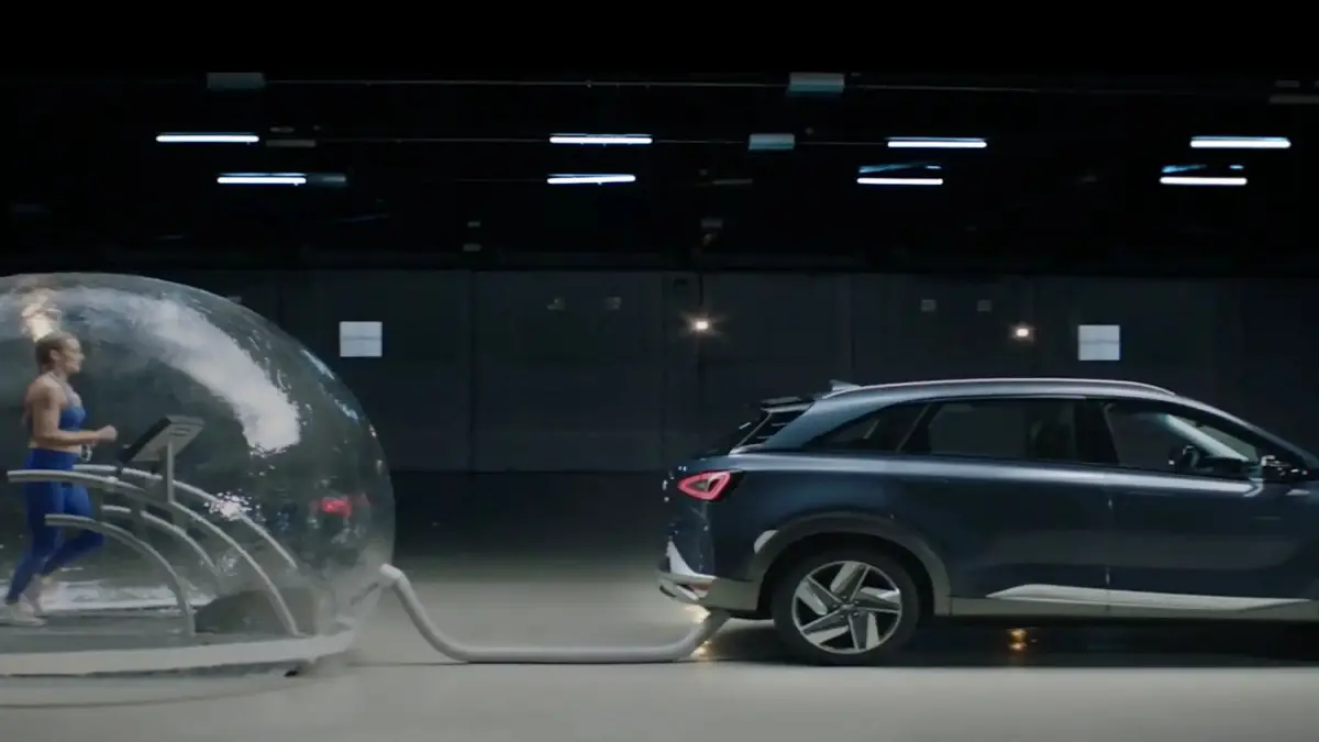 ماذا يحدث إذا تنفست عوادم سيارة هيونداي نيكسو الصديقة للبيئة؟ (فيديو)‎‎