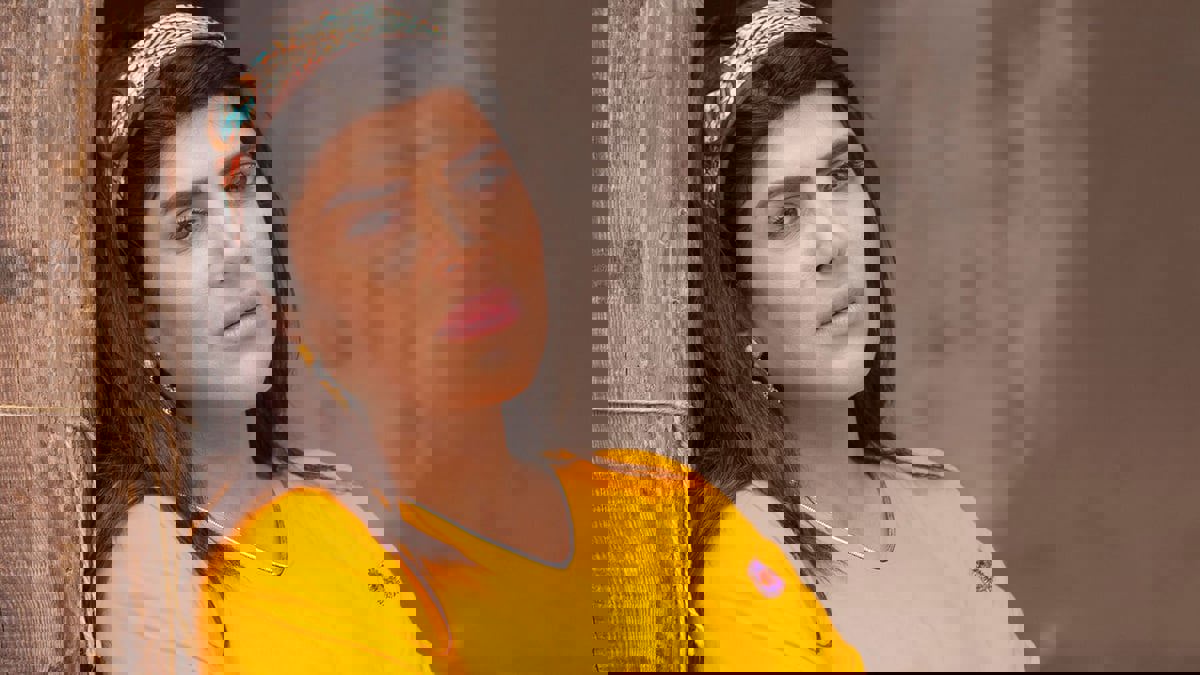 غدير السبتي ترد على منتقدي حديثها عن تضرر شعرها من "مياه الإمارات"