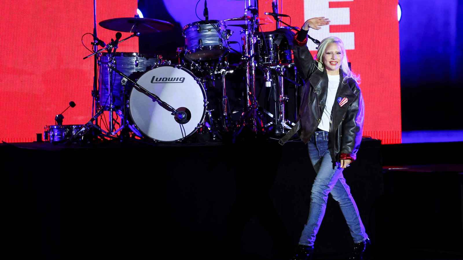 بسبب "الحفلات".. أزمة مالية تعصف بحملة هاريس