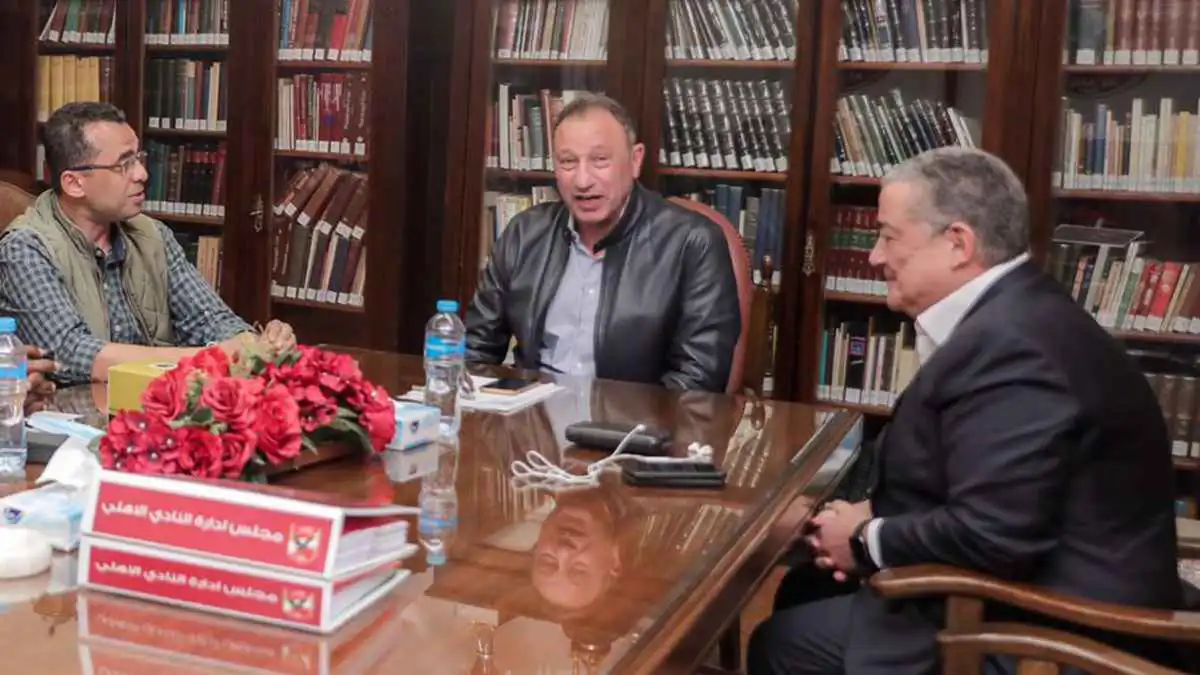 رغم عدم وجود منافسين.. لماذا لم يعلن الأهلي فوز الخطيب ونائبه بالتزكية؟