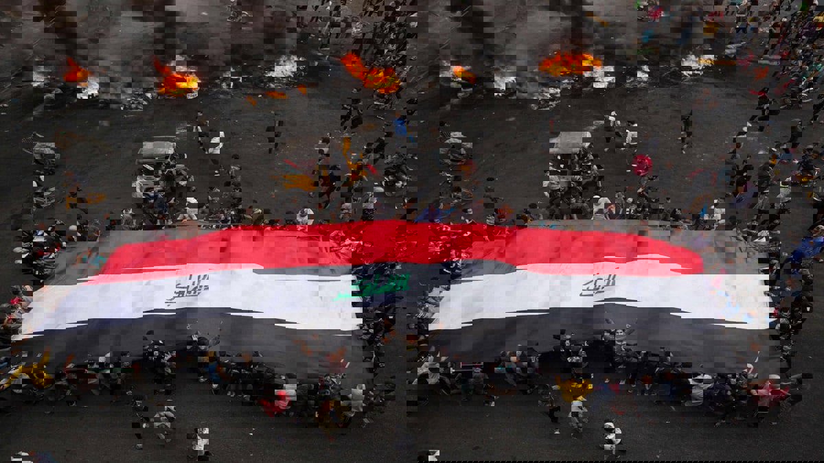 العراق.. مقتل متظاهر في ذي قار والسلطات تفرض حظرا على التجوال (فيديو)