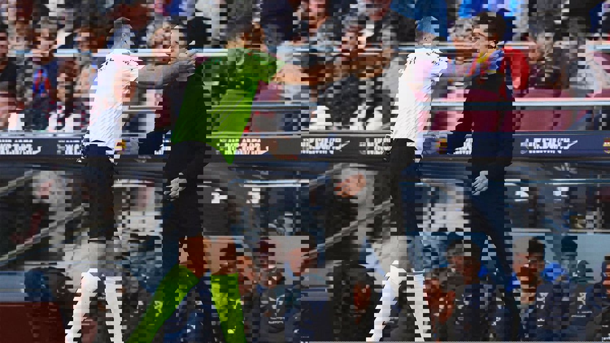 تشافي يوجه انتقادات لماتيو لاهوز حكم مباراة برشلونة وإسبانيول