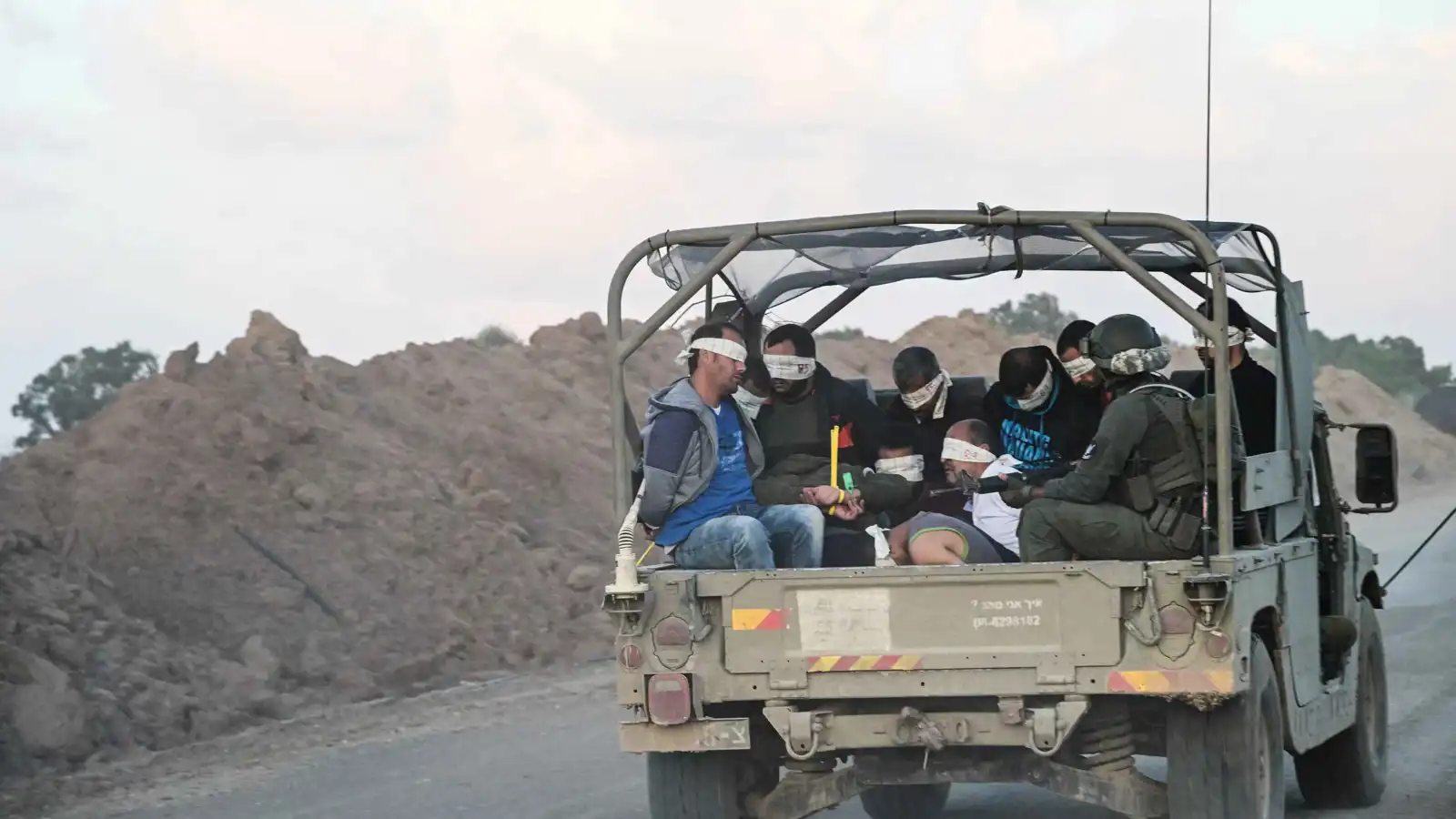 قبل ساعات من التبادل.. "عقبات معقدة" تعطل ضبط قوائم الأسرى الفلسطينيين