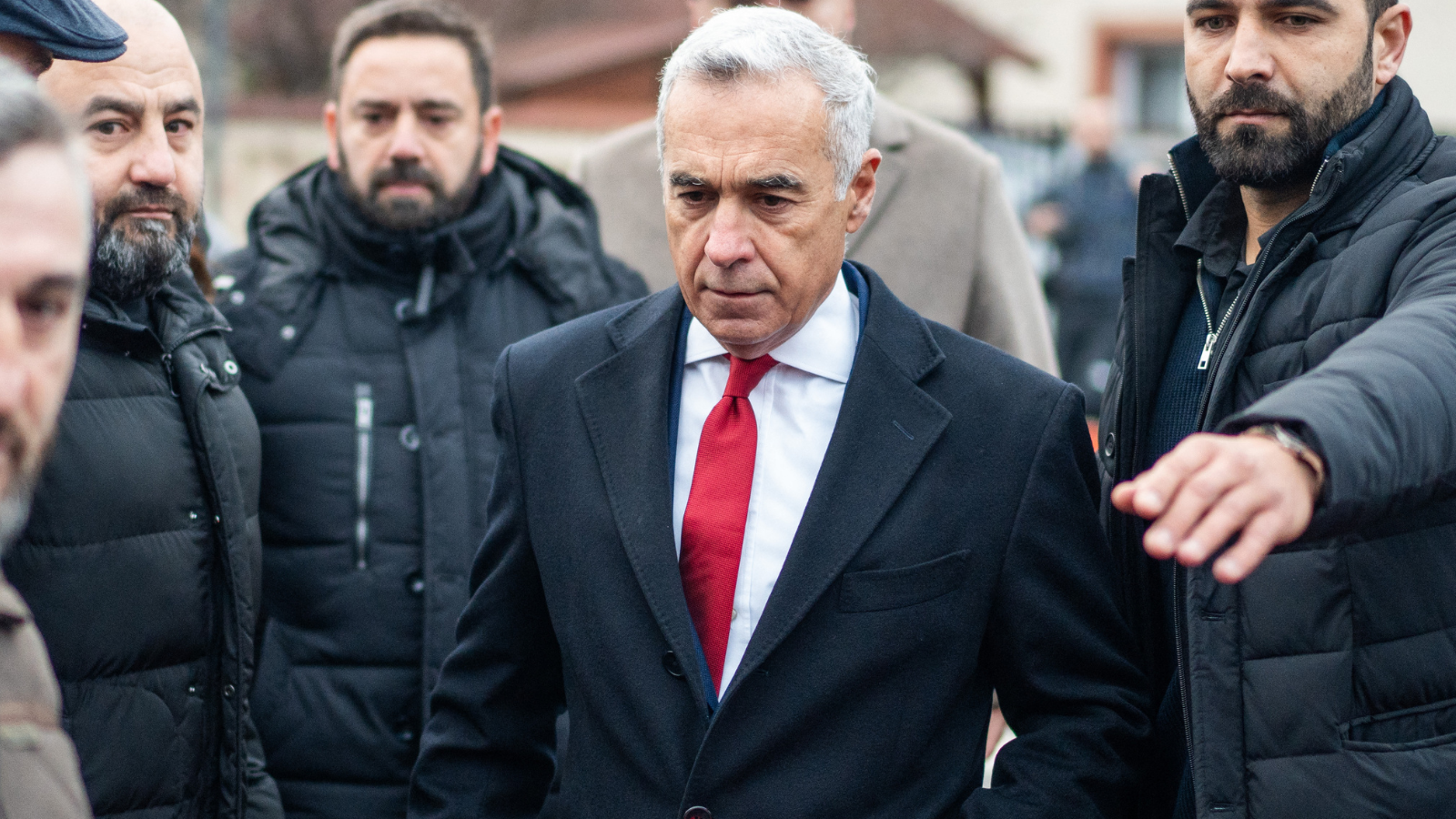 "لوفيغارو": انتخابات رومانيا تحول إستراتيجي وسط صعود اليمين المتطرف