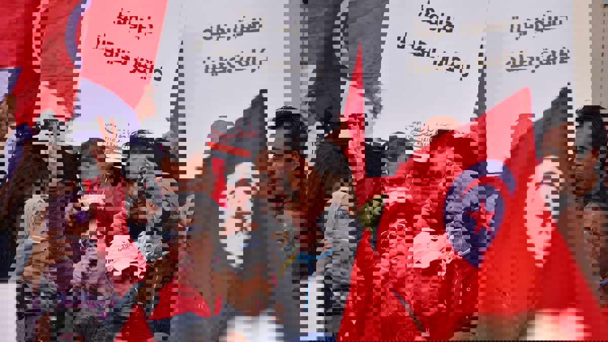 أحزاب تونسية تحذر سعيد من اللجوء إلى "القبضة الحديدية" في مواجهة الاحتجاجات