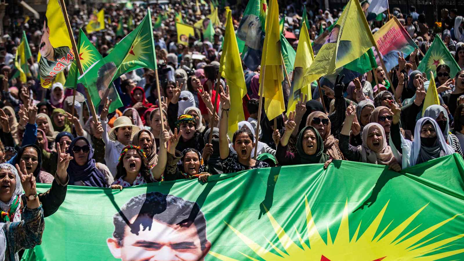 "وداعاً للبندقية".. دلالات تسليم "العمال الكردستاني" سلاحه في السليمانية