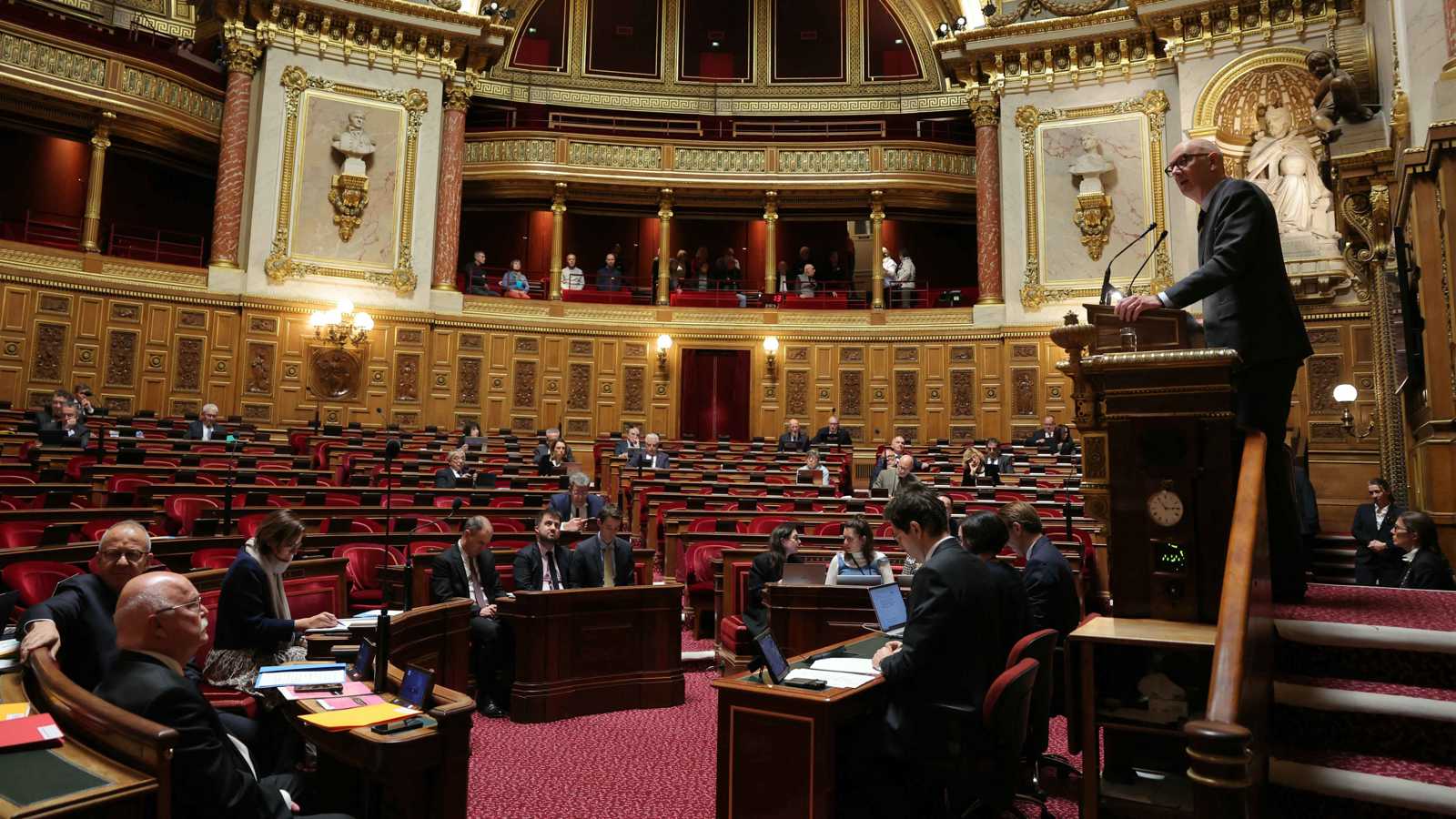 "الجمعة الحاسمة" في فرنسا.. ميزانية على حافة الهاوية تهدد الاقتصاد