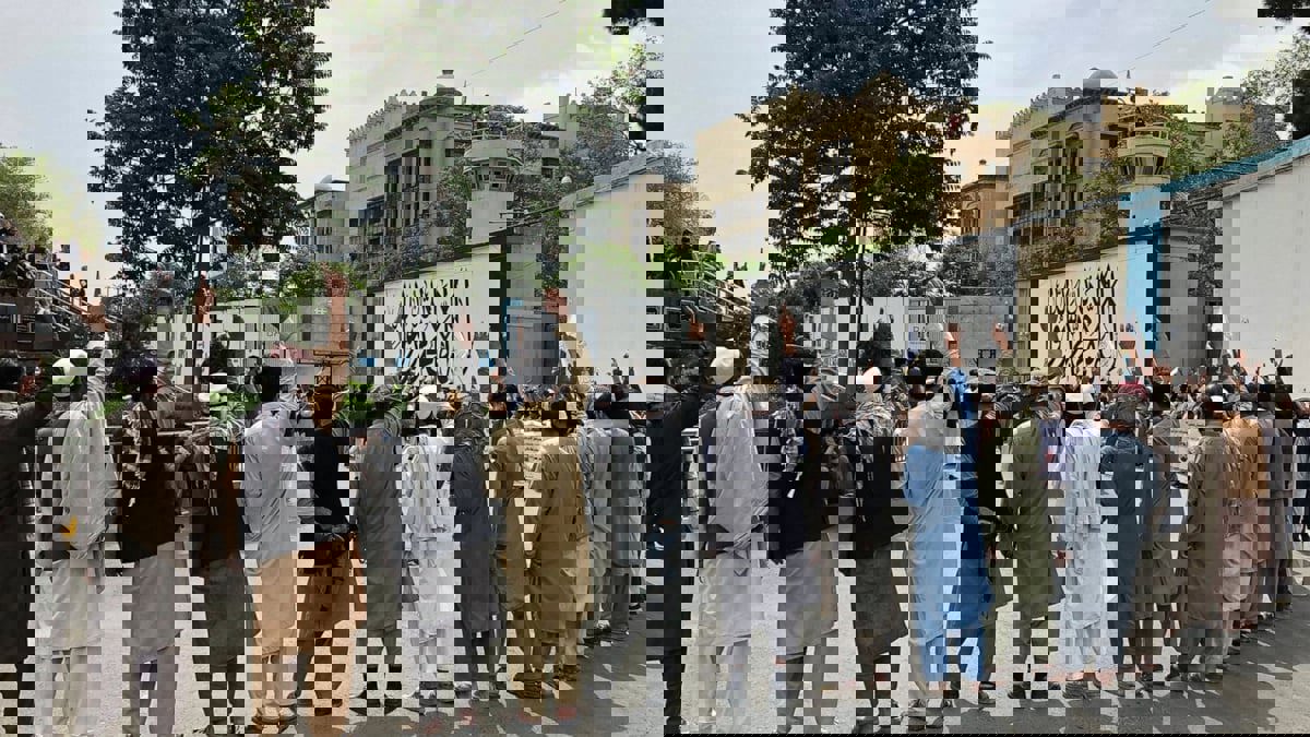 بعد وصول دبلوماسي إلى السفارة الأفغانية.. هل اقتربت إيران من الاعتراف بحكومة طالبان؟