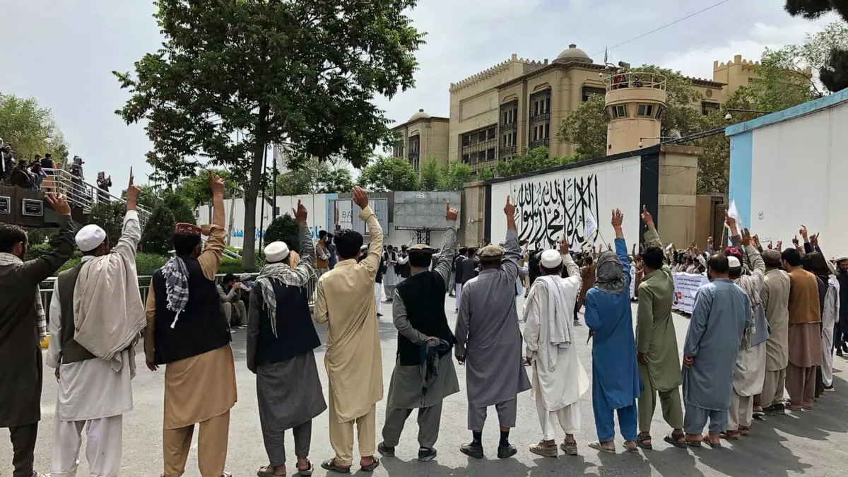 بعد وصول دبلوماسي إلى السفارة الأفغانية.. هل اقتربت إيران من الاعتراف بحكومة طالبان؟