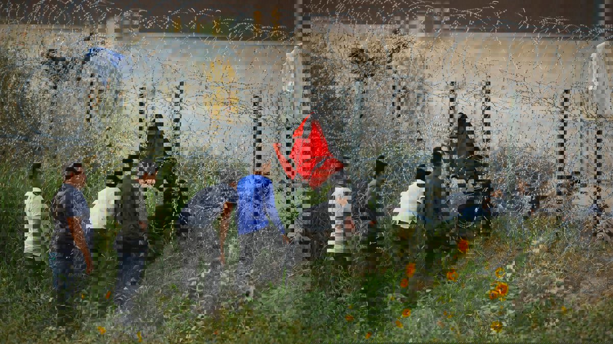 المكسيك تتوقع أزمة مهاجرين على الحدود مع غواتيمالا