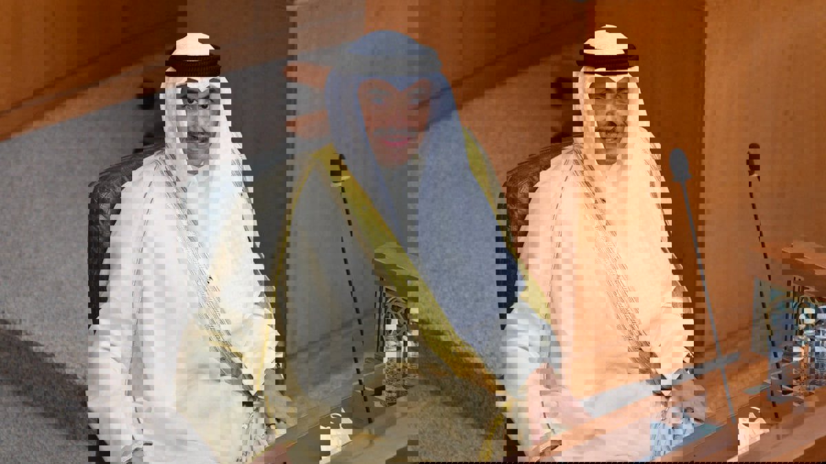 محمد المطير يطلب إلغاء التحية العسكرية لنائب رئيس البرلمان الكويتي 