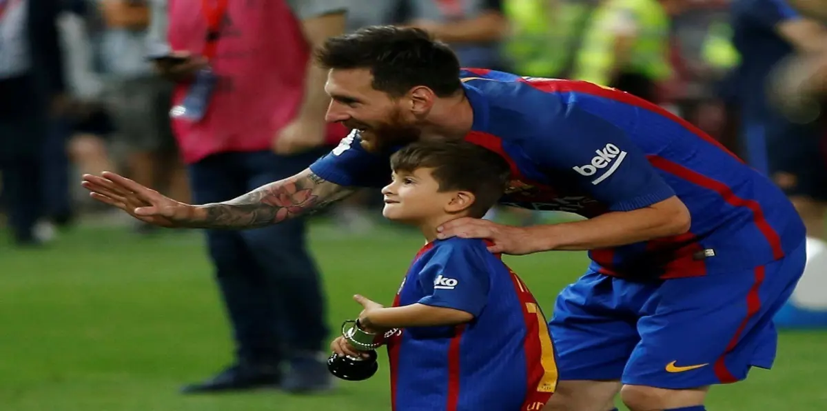 ليونيل ميسي يتلقى هدية مغربية