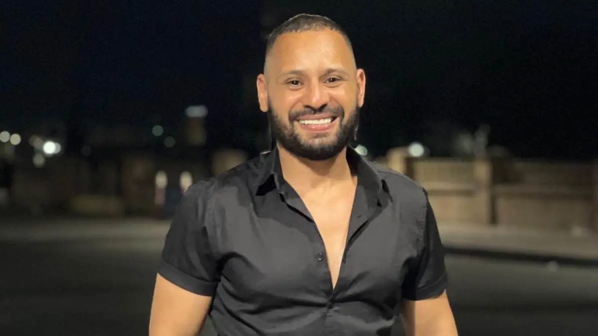 ما حقيقة "منع" مطرب مغربي من الغناء في مصر؟