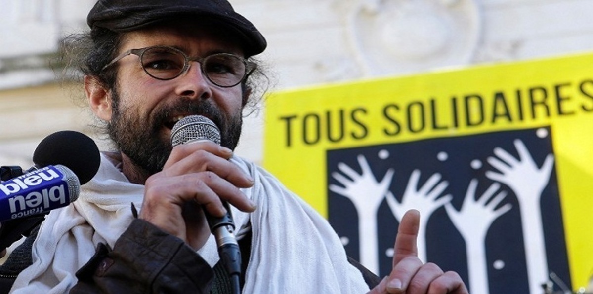 القضاء يعاقب فلاحًا فرنسيًا بتهمة مساعدة اللاجئين