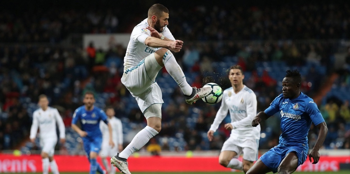 كريم بنزيما يستعد لرقم تاريخي في مباراة ريال مدريد ولاس بالماس