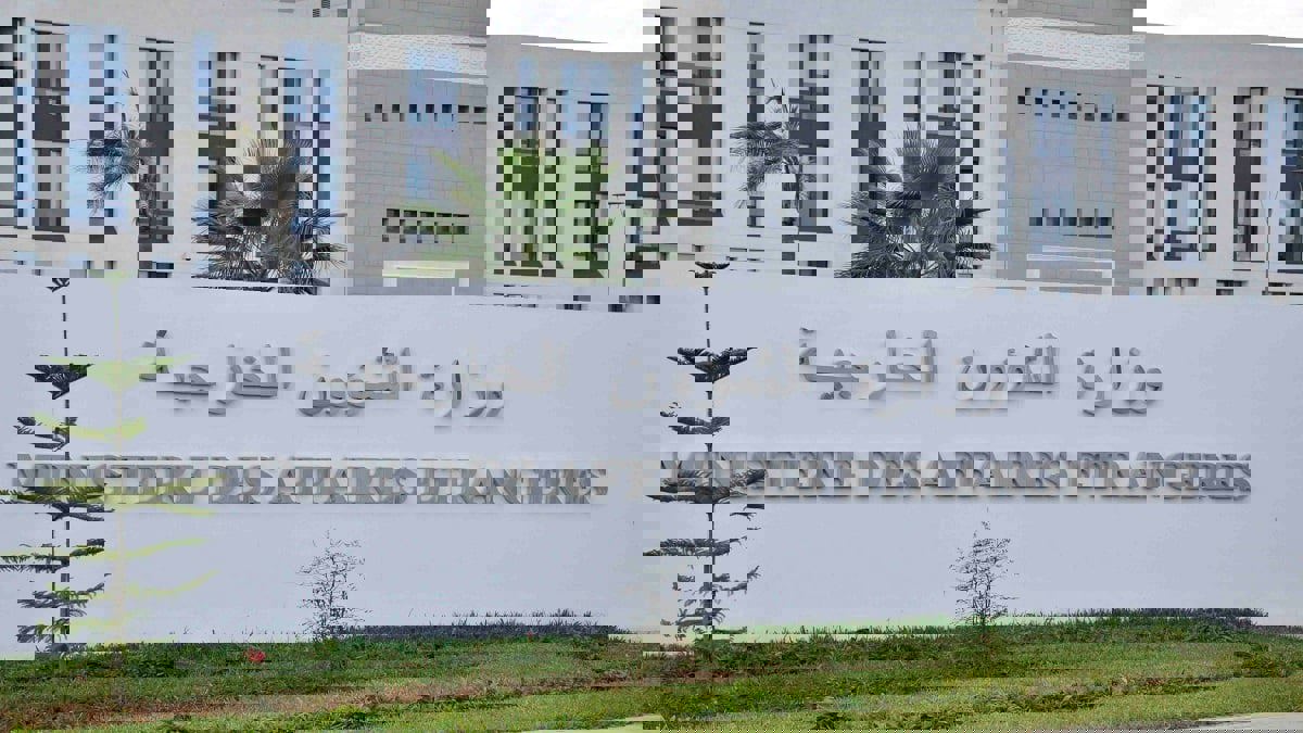 الجزائر تستدعي سفيرها لدى باريس إثر تقارير "مسيئة" للحراك الشعبي