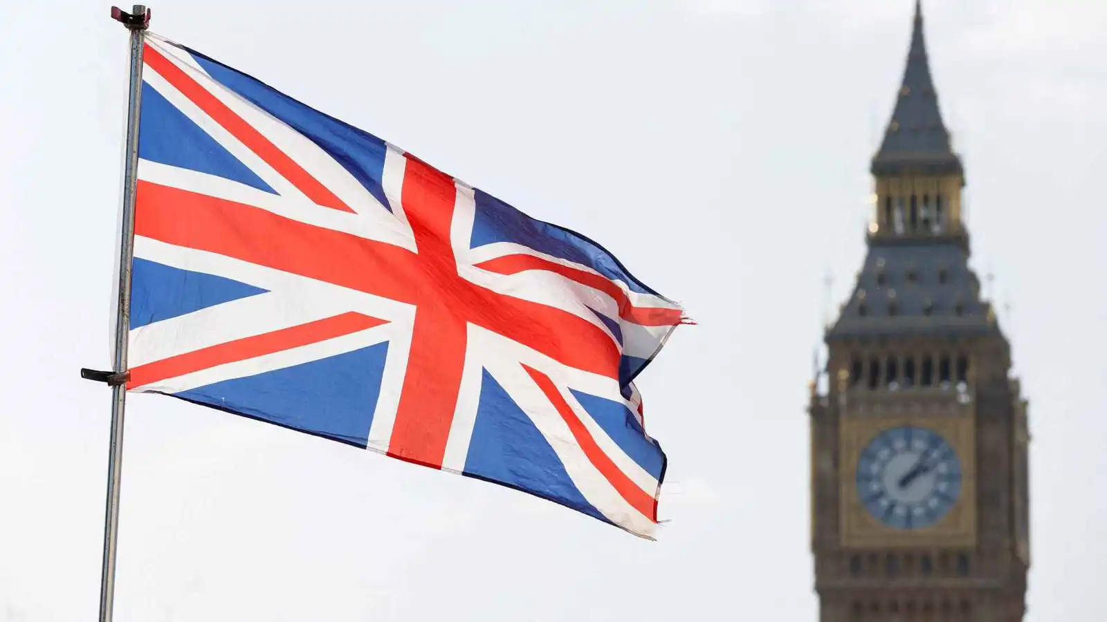 من السكن إلى "الشعبوية".. 5 أزمات معقدة تعصف ببريطانيا "المحطمة"