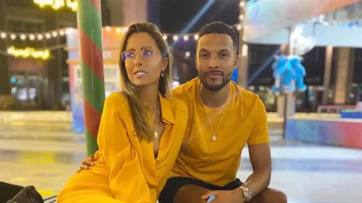 أرملة نجم مانشستر يونايتد حامل بعد عام من وفاته